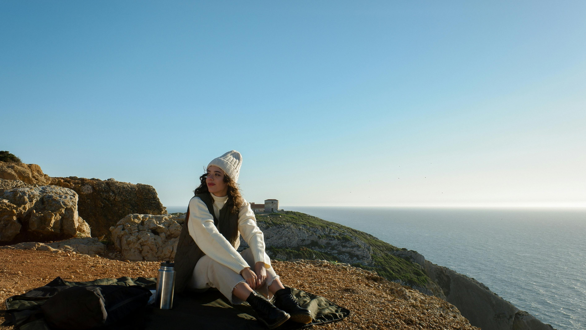 15 Solo Travel Tips: Your Essential Guide for 2026